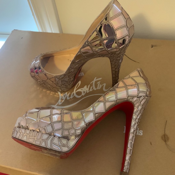 Christian Louboutain SUPER RARE ROSE GOLD - Picture 4 of 8